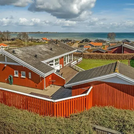 3 Bedroom Awesome In Holiday home *