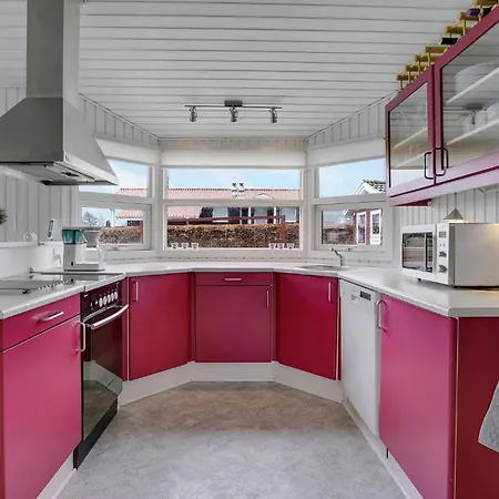 3 Bedroom Awesome In *