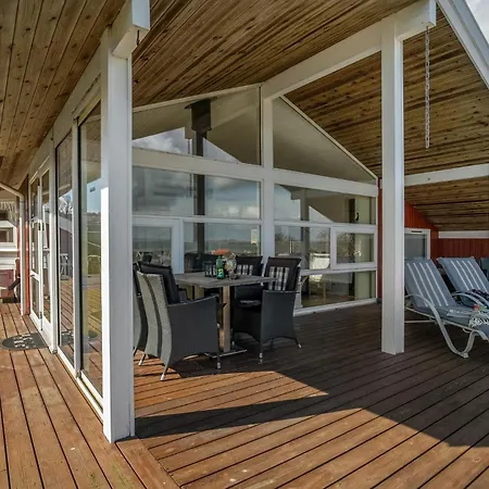 3 Bedroom Awesome In Holiday home *